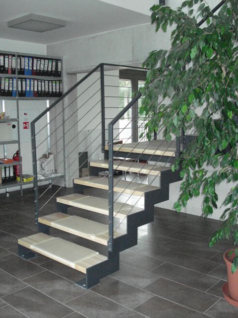 acél lépcső