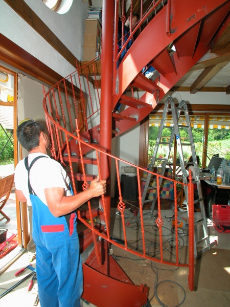 Zebegényi családi házban hajlított acél lépcsőt készítettünk - Stadler